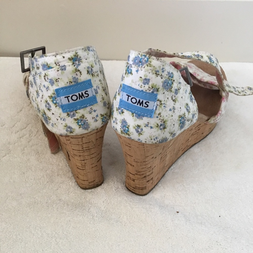 TOMS wedges